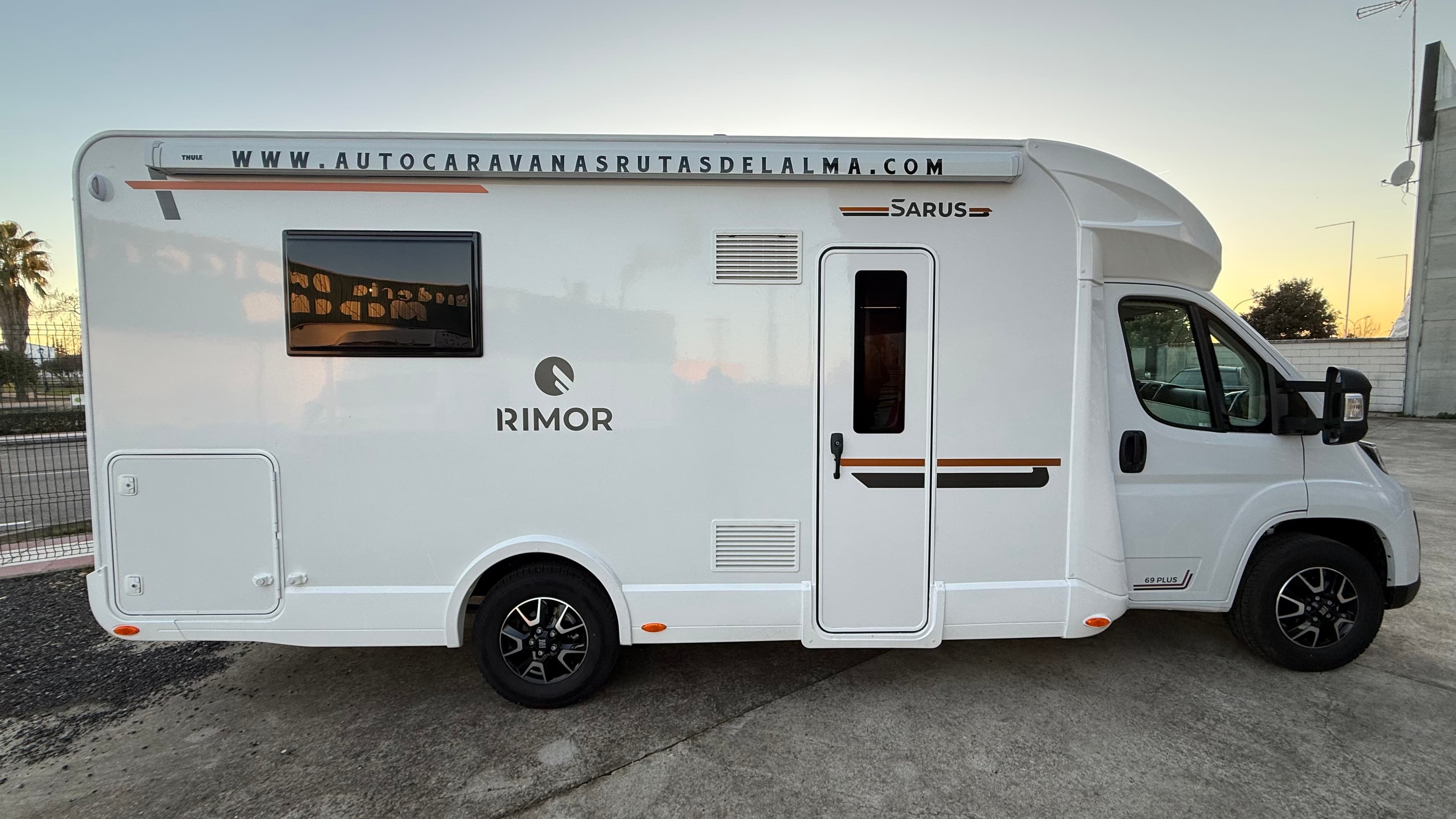 RIMOR SARUS 69 PLUS - Autocaravana en alquiler